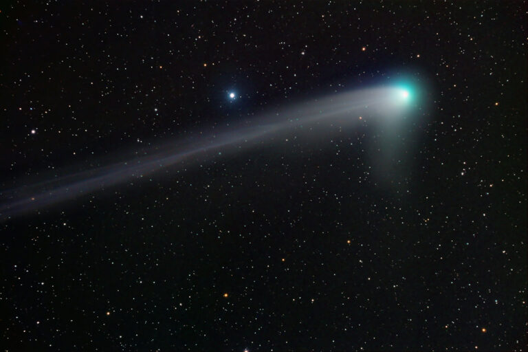 COMET C/2001 Q4