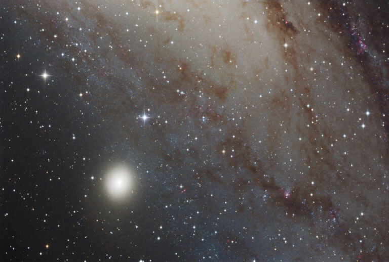 M 32
