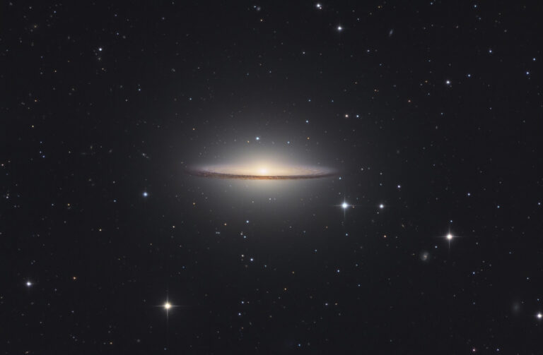 M 104