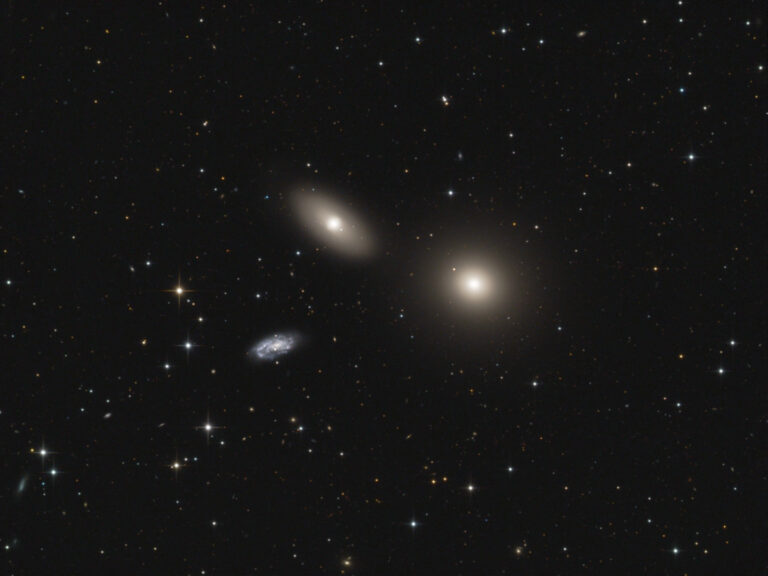 M 105