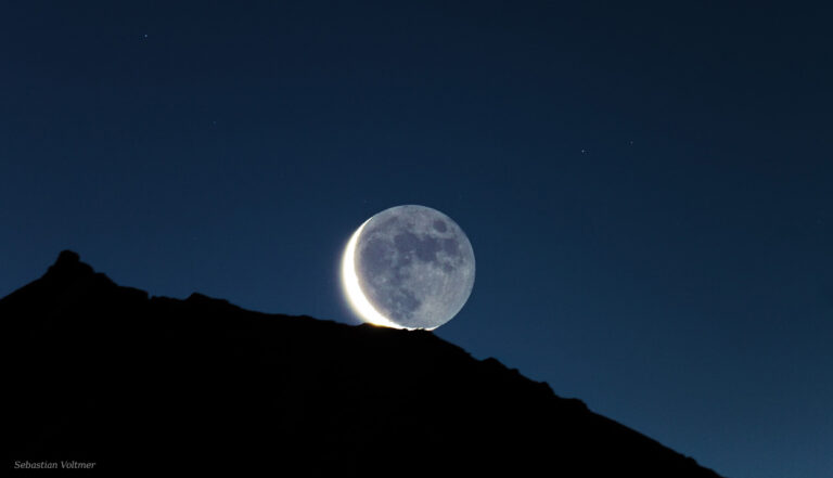 SOLAR Moon