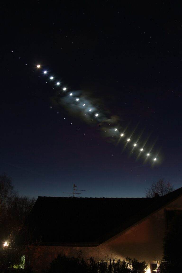 SOLAR Moon