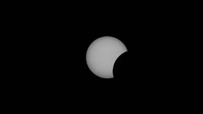 Mehr über den Artikel erfahren Sonnenfinsternis-19h38